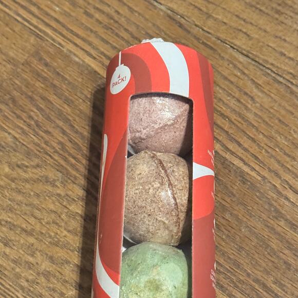 Pacha 4 Pack Bath Bombs Spiced Pomegranate Sugar Spice Balsam & Pine Peppermint - Picture 2 of 7